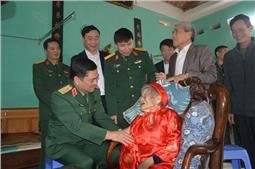 ​Tư lệnh Quân khu chúc Tết tại tỉnh Bắc Ninh